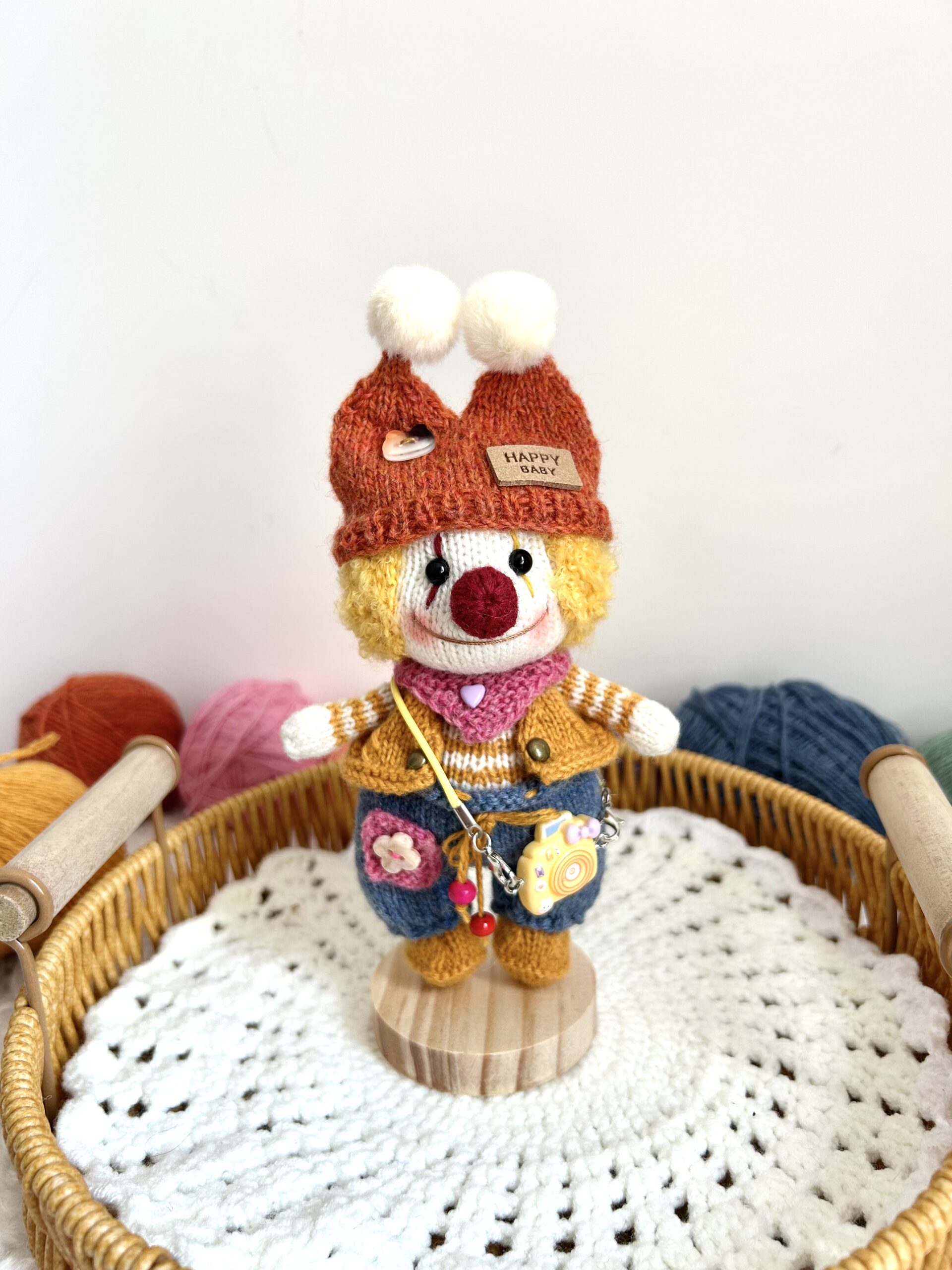 Knitted Mr. Clown Plushie Toy – Handmade Amigurumi Arttoy Gift & Collectors - Image 2